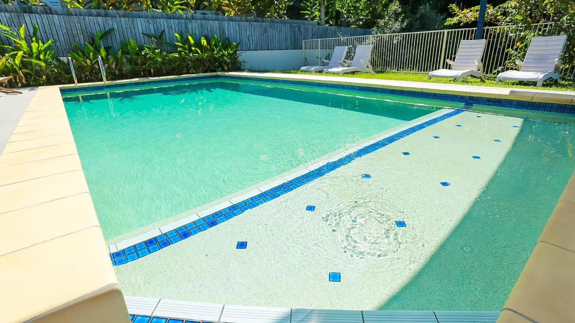 The Port Douglas Holiday House 0*,