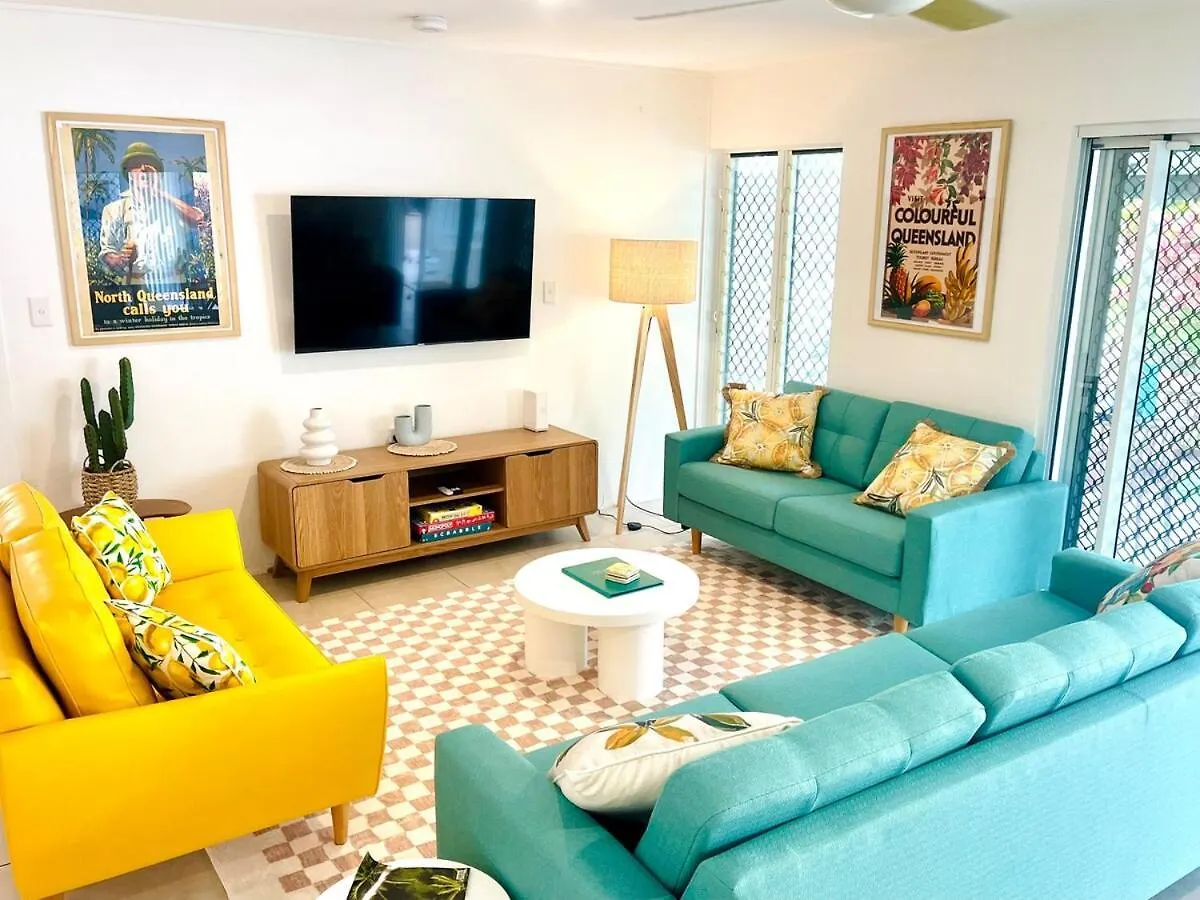 The Port Douglas Holiday House 0*,